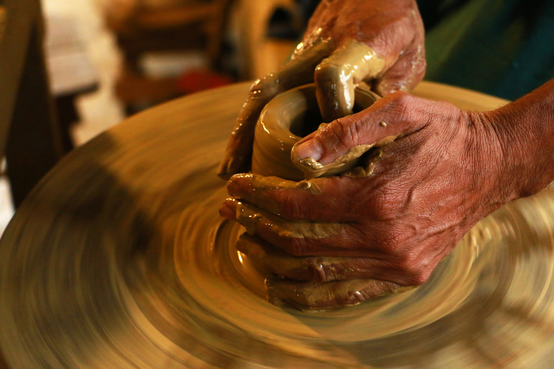 Töpferworkshops bei STEINER Pottery & Poetry: Tauchen Sie ein in die Welt des Töpferhandwerks